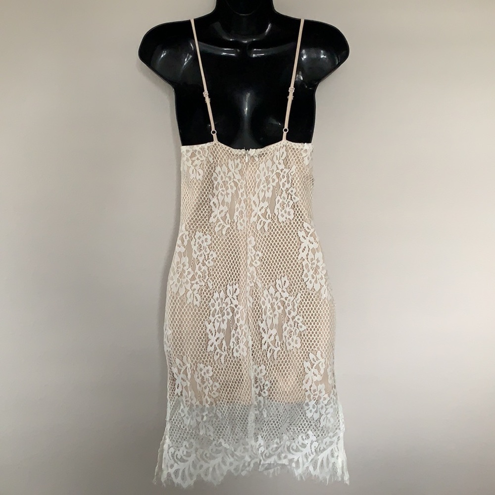 ASTR the Label Nude and Orange Lace Overlay V Neckline Slip Dress - Picture 10 of 14